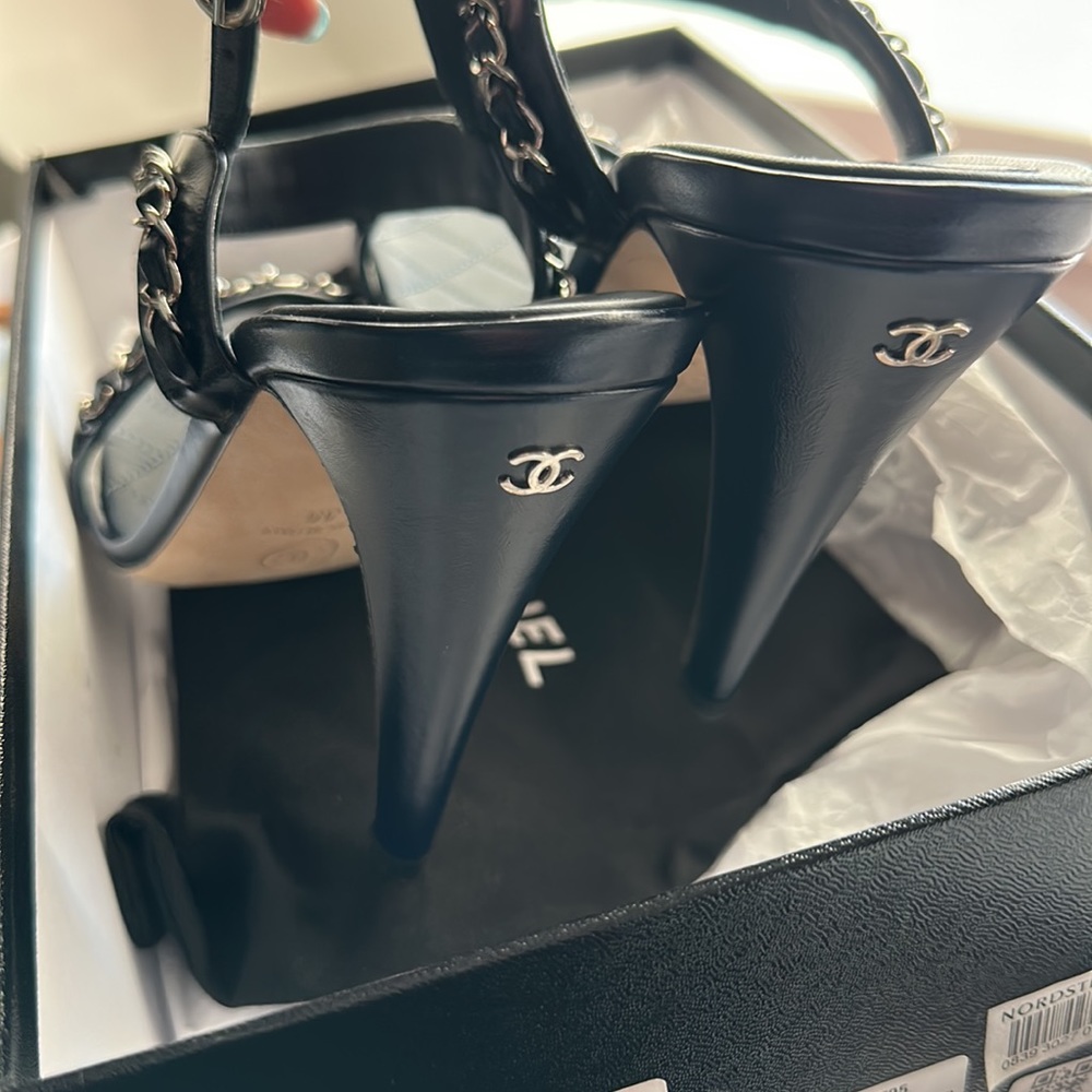Chanel new heels navy chain 39 - Picture 2 of 15